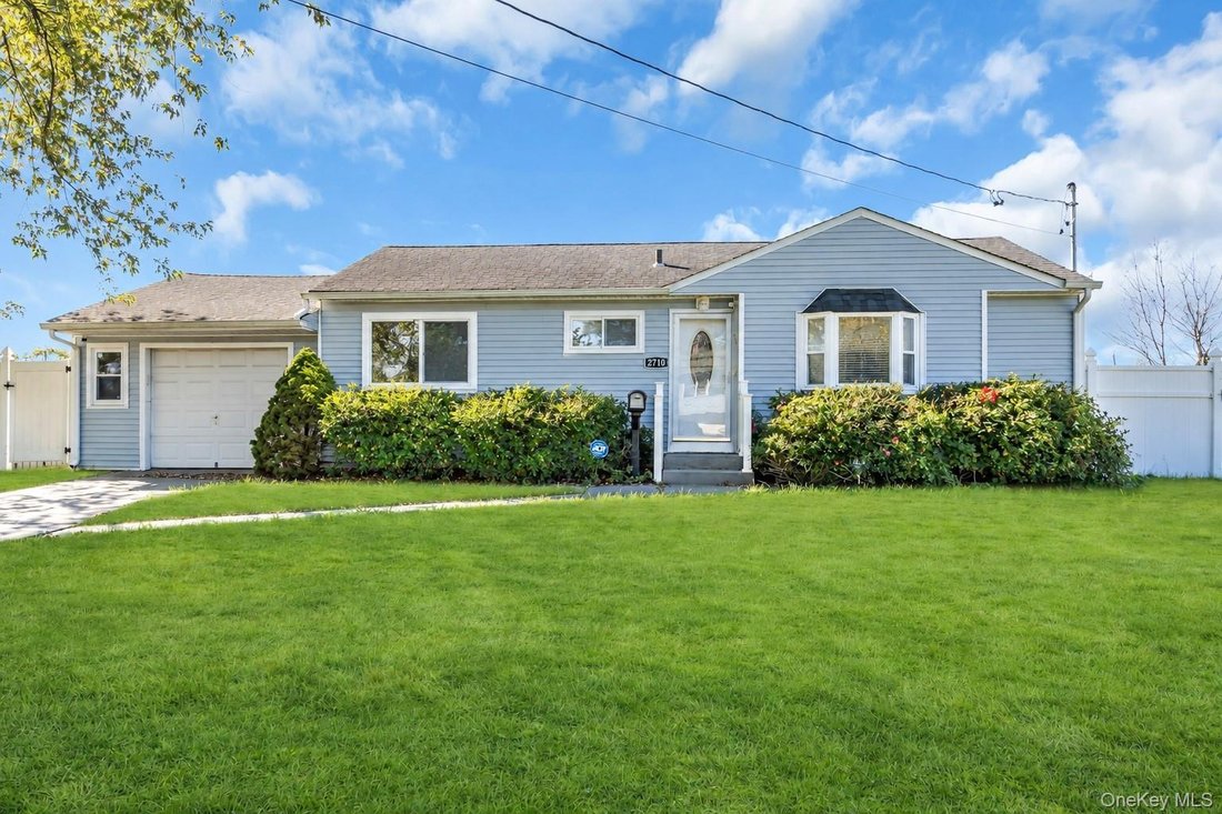 House in Medford, New York, United States 1 - 19156097