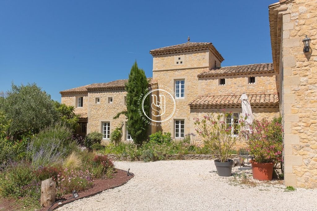Villa en Uzès, Occitania, Francia 1 - 19153027