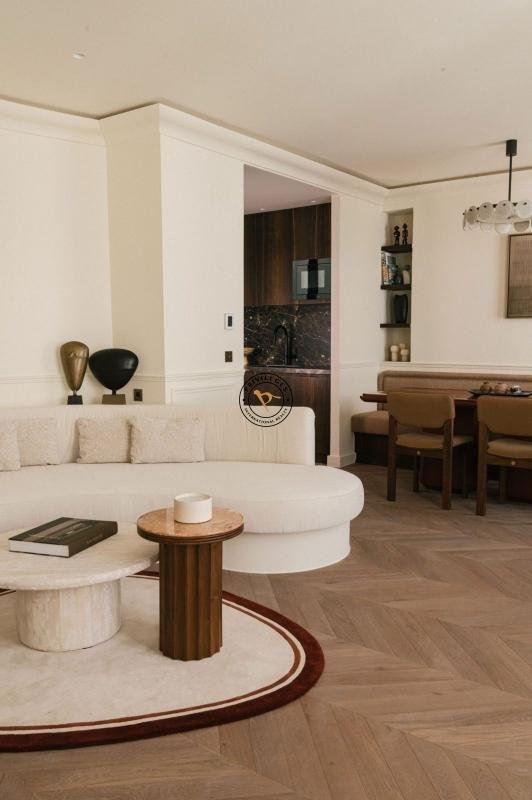 Apartment in Triangle d'Or, Paris 8e Arrondissement, Paris 2 - 19156310