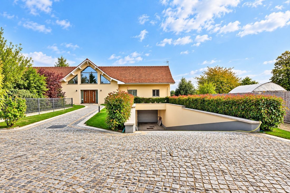 House in Saint-Remy-l'Honore, Ile-de-France, France 4 - 19155996