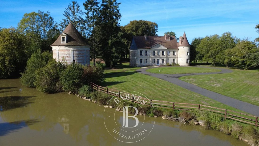 Castillo en Livarot-Pays-d'Auge, Normandía, Francia 2 - 19153285
