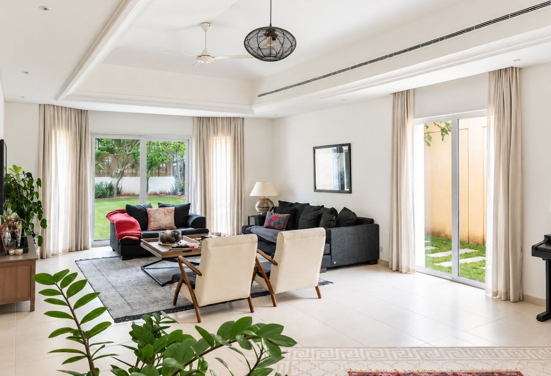 Villa in Dubai Investments Park, Dubai, United Arab Emirates 3 - 19157472