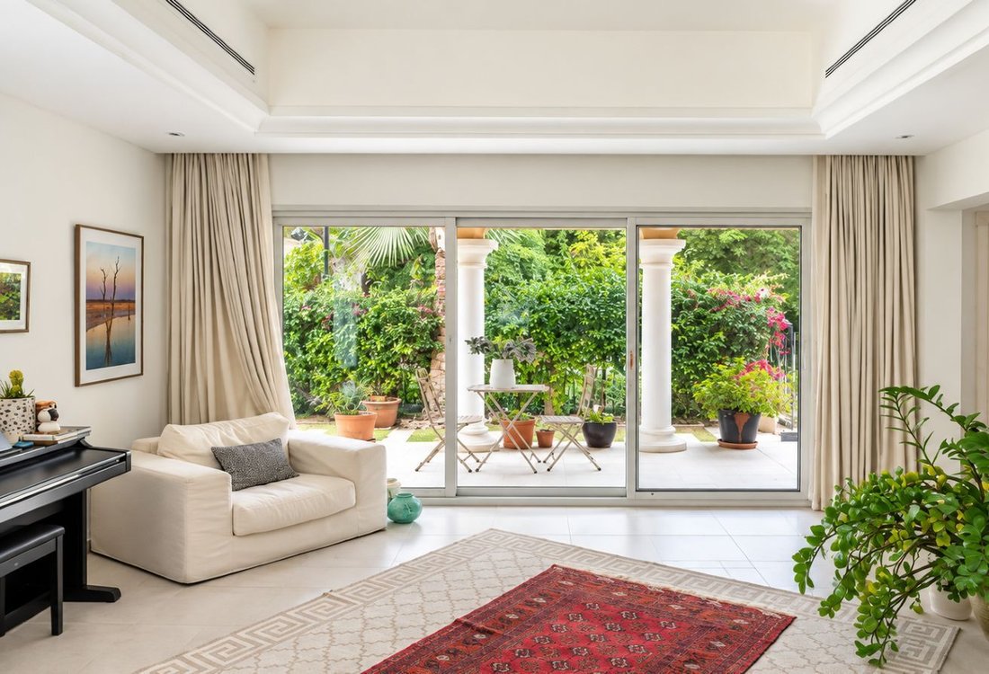 Villa in Dubai Investments Park, Dubai, United Arab Emirates 4 - 19157472