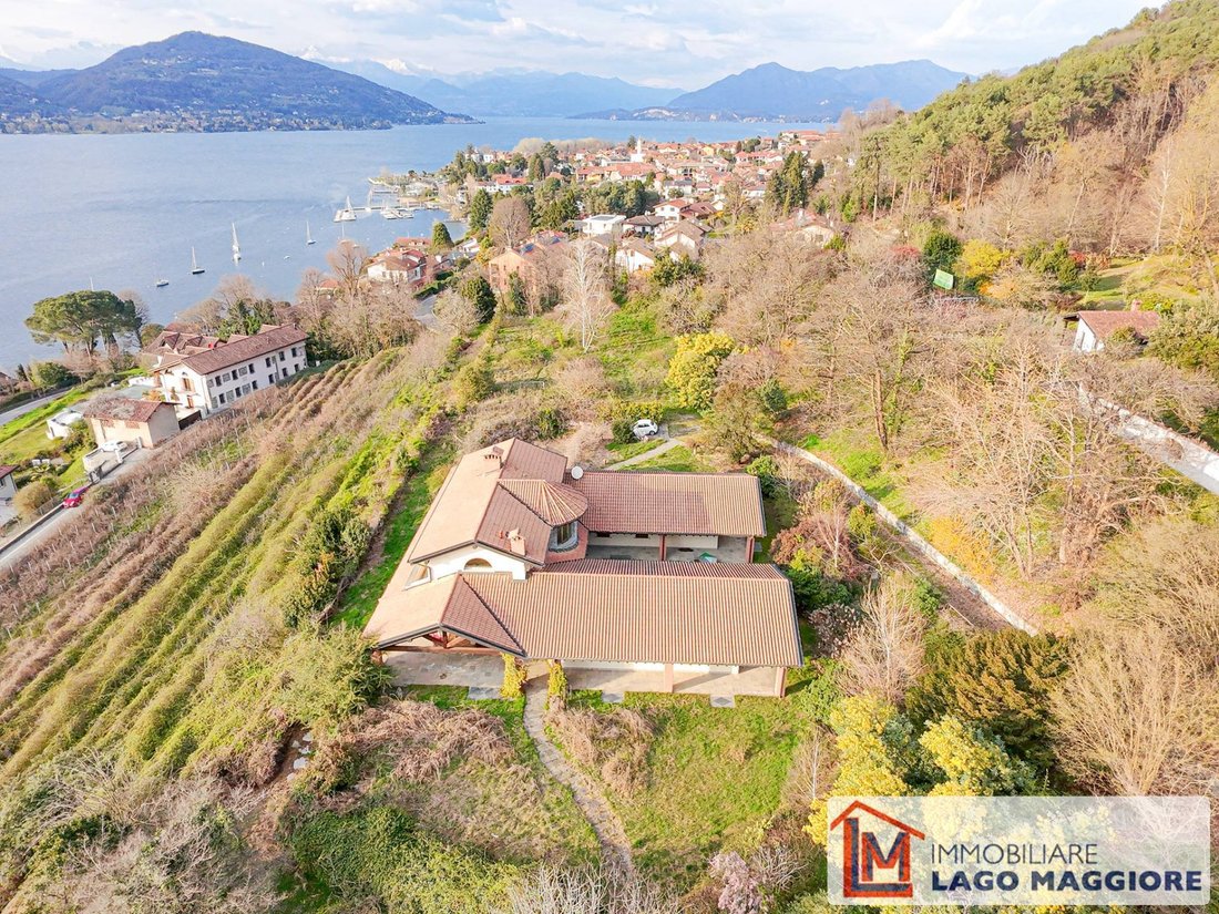 Villa in Angera, Lombardy, Italy 1 - 19157326
