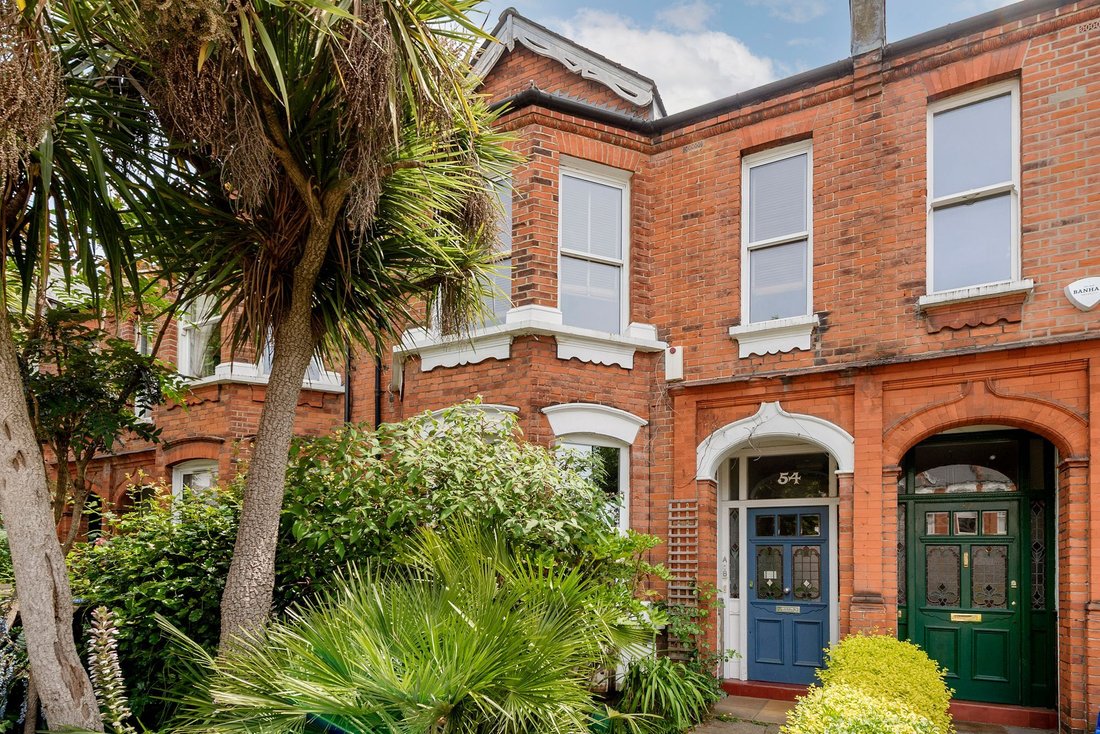 Apartment in Brondesbury Park, Brent, England 1 - 19124517