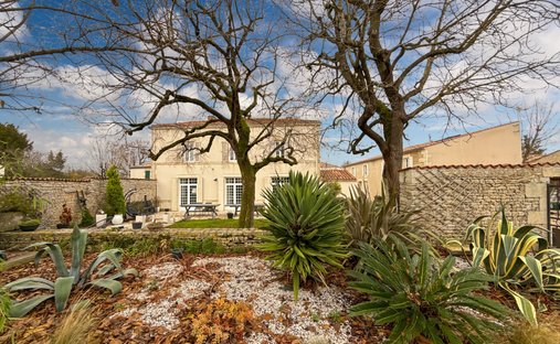 Maison à Saint-Sauveur-d'Aunis, Nouvelle-Aquitaine, France 1