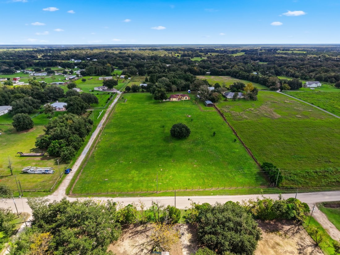 House in Zephyrhills, Florida, United States 2 - 19154043