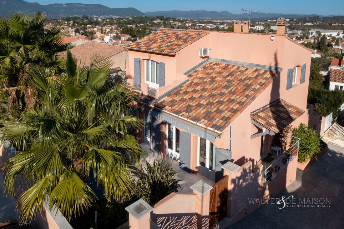 Villa à Hyères, Provence-Alpes-Côte d'Azur, France 2 - 19156861