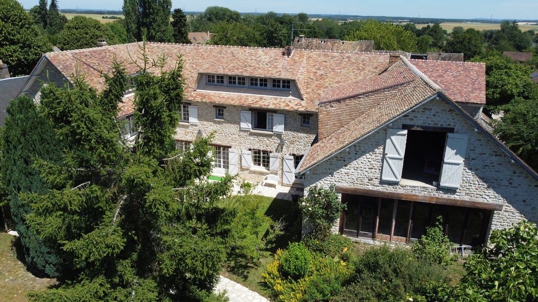 House in Montfort-l'Amaury, Ile-de-France, France 1 - 19156010