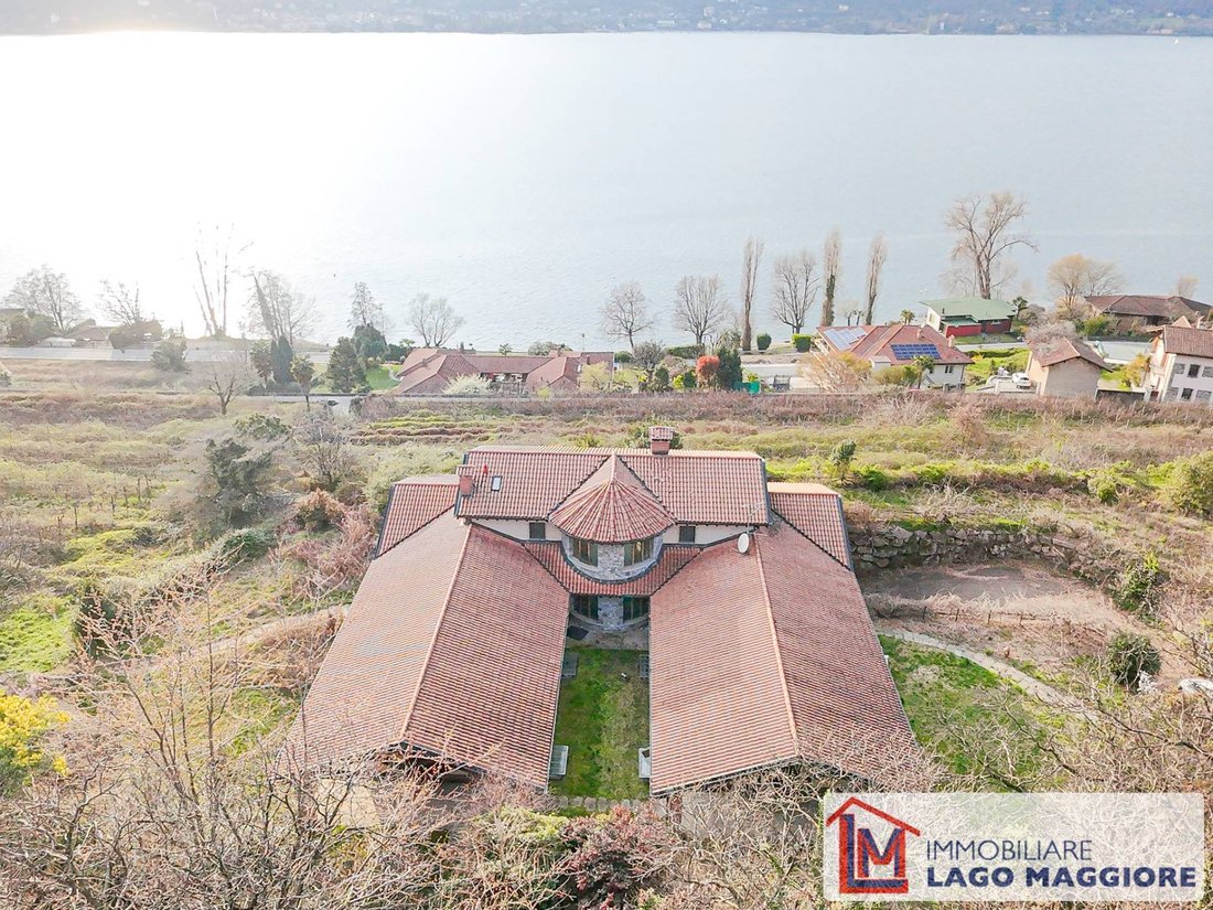 Villa in Angera, Lombardy, Italy 4 - 19157326