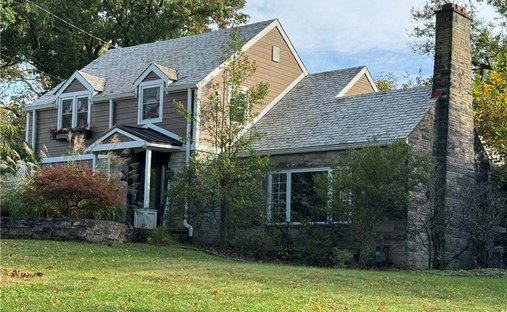 House in Oakmont, Pennsylvania, United States 1