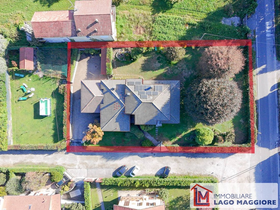 Villa in Travedona Monate, Lombardy, Italy 2 - 19157337
