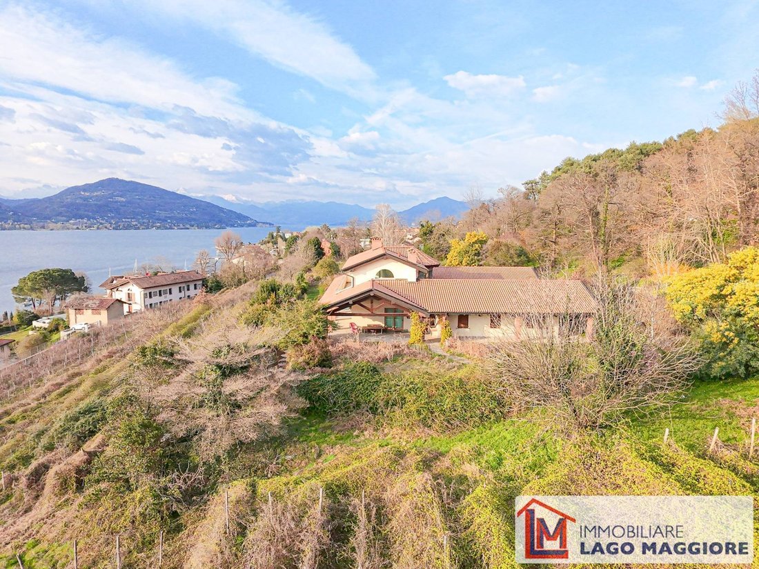 Villa in Angera, Lombardy, Italy 2 - 19157326