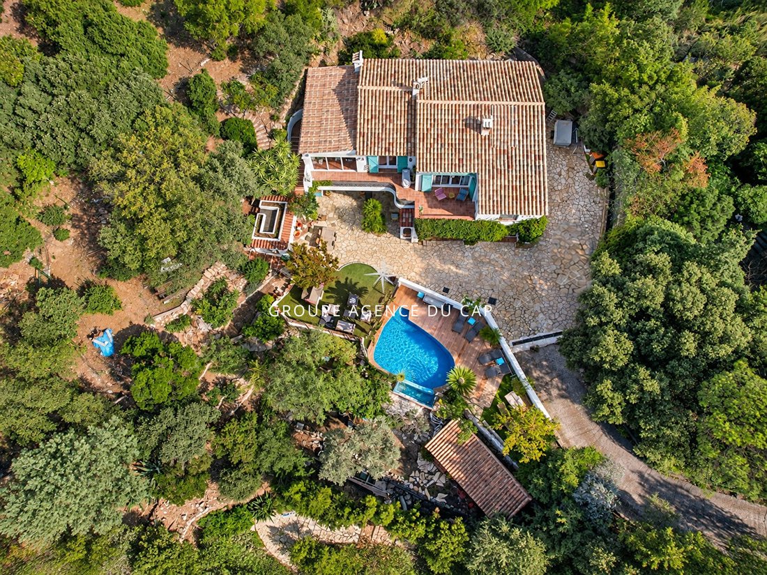 Villa à Les Issambres, Roquebrune-sur-Argens, France 3 - 13090446