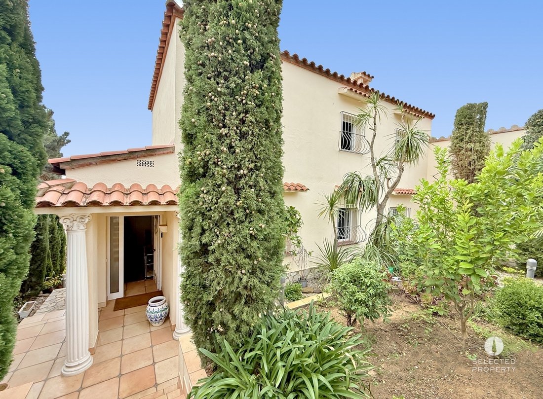 Villa in Roses, Catalonia, Spain 4 - 19153475