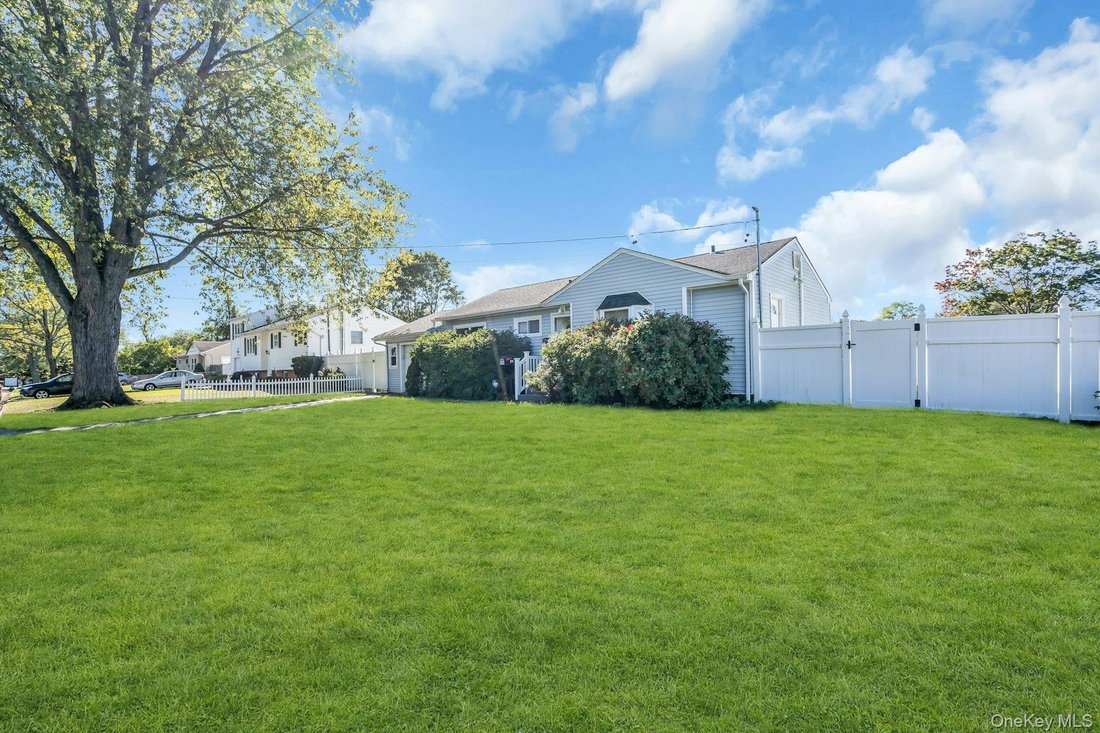 House in Medford, New York, United States 4 - 19156097