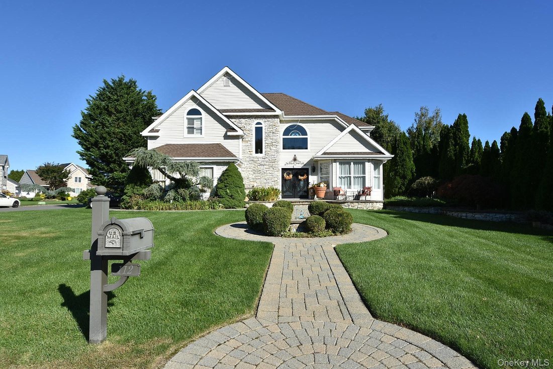 House in Holtsville, New York, United States 2 - 19156936