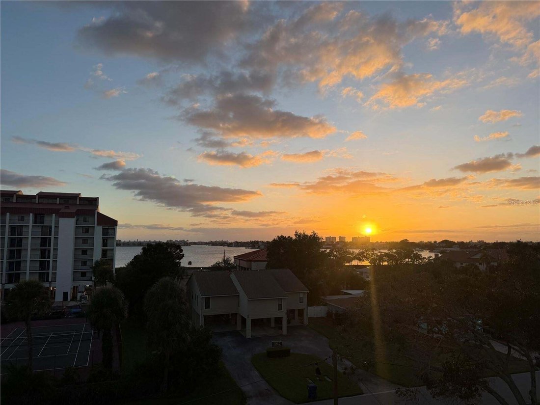 Condo in St. Petersburg, Florida, United States 4 - 19142696