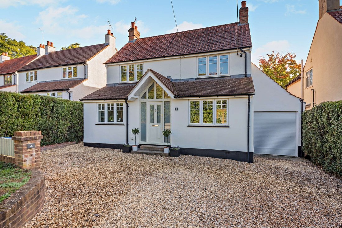 House in Lower Bourne (Farnham), Lower Bourne, England 1 - 19152247