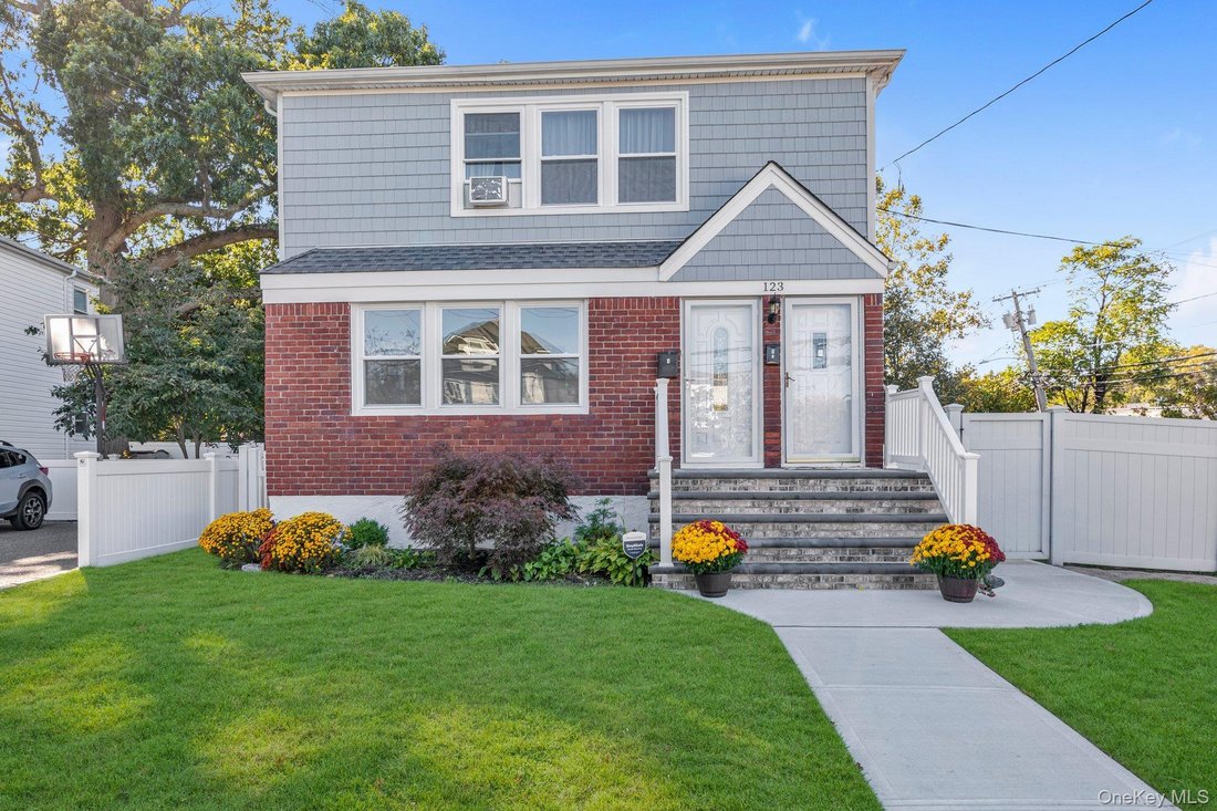 Lynbrook, New York, United States 1 - 19156072