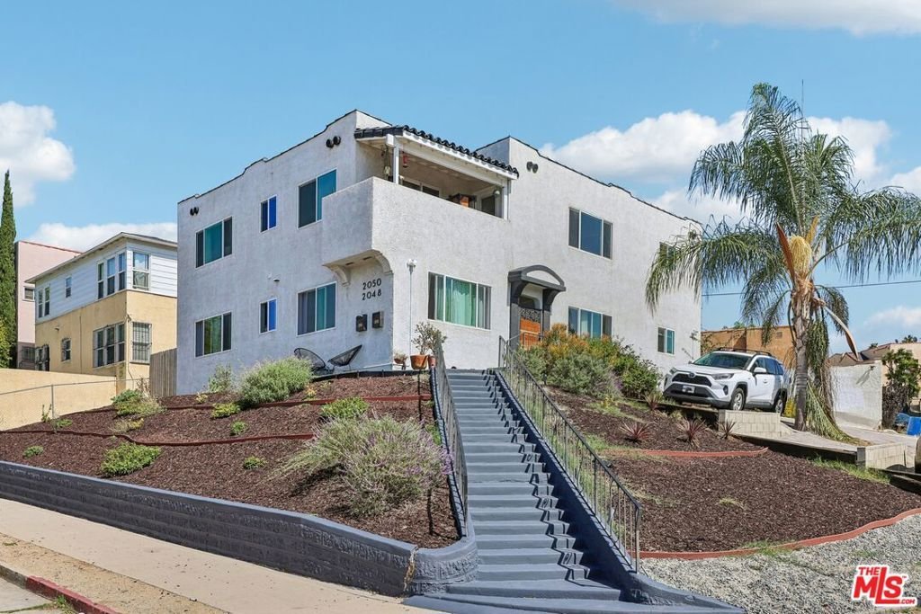 Los Angeles, California, United States 1 - 19154640