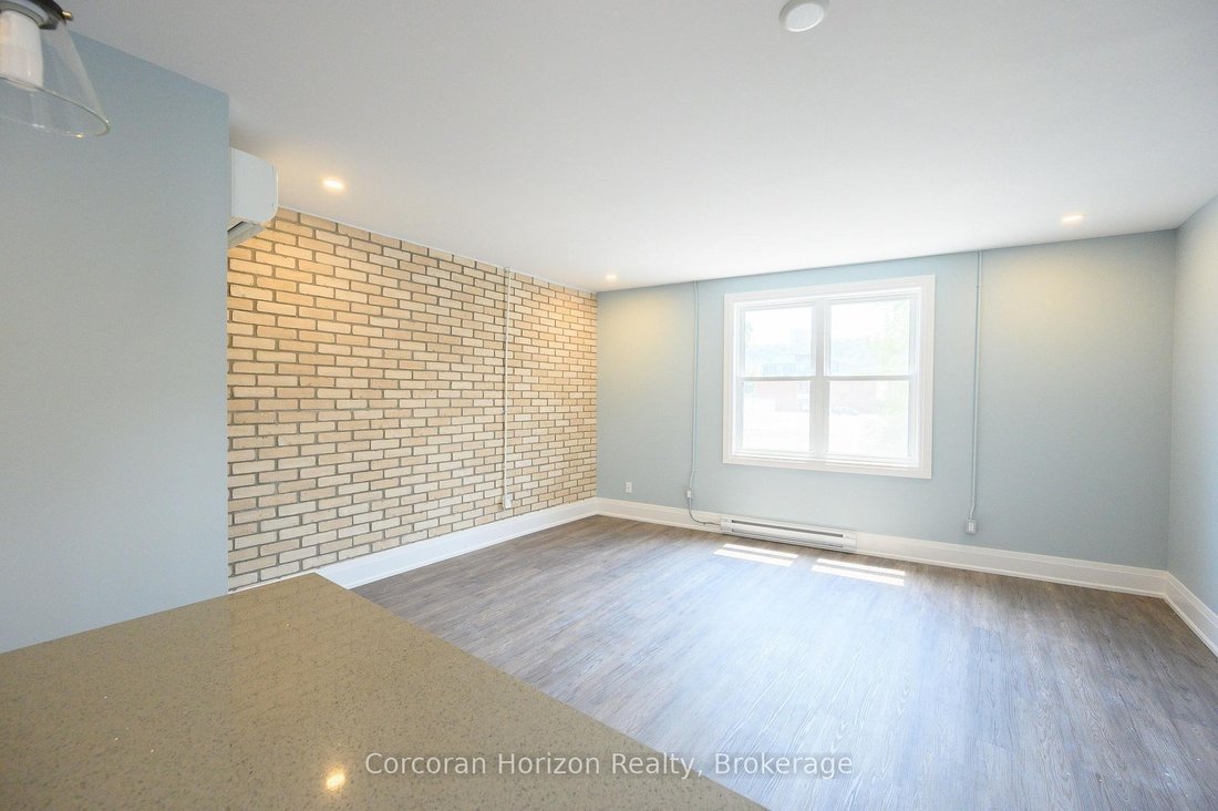 House in Hamilton, Ontario, Canada 4 - 19156951