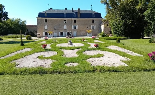 Schloss in Mansle, Mansle-les-Fontaines, Frankreich 1