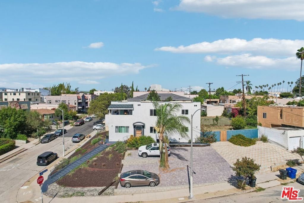 Los Angeles, California, United States 4 - 19154640