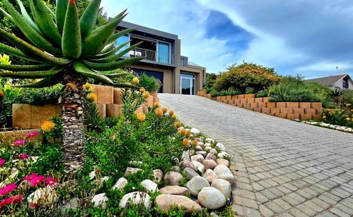 House in Moquini Coastal Estate, Western Cape, South Africa 1