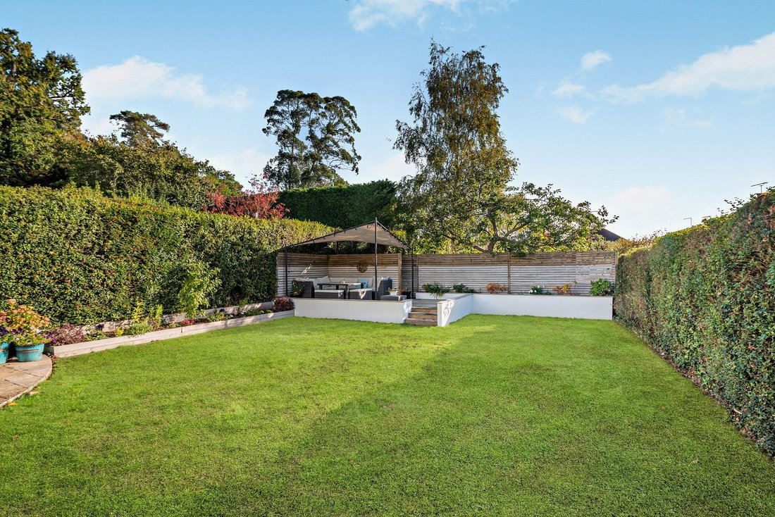 House in Lower Bourne (Farnham), Lower Bourne, England 3 - 19152247