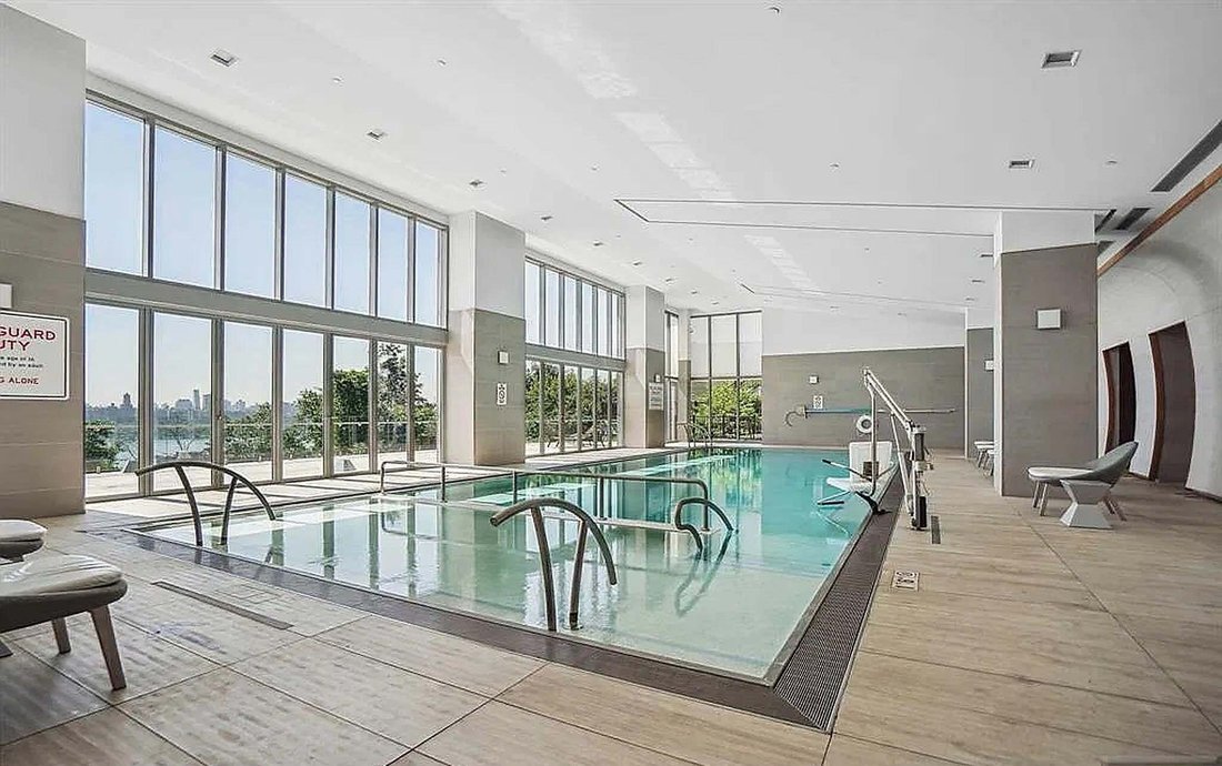 Condo in Cliffside Park, New Jersey, United States 1 - 19154487