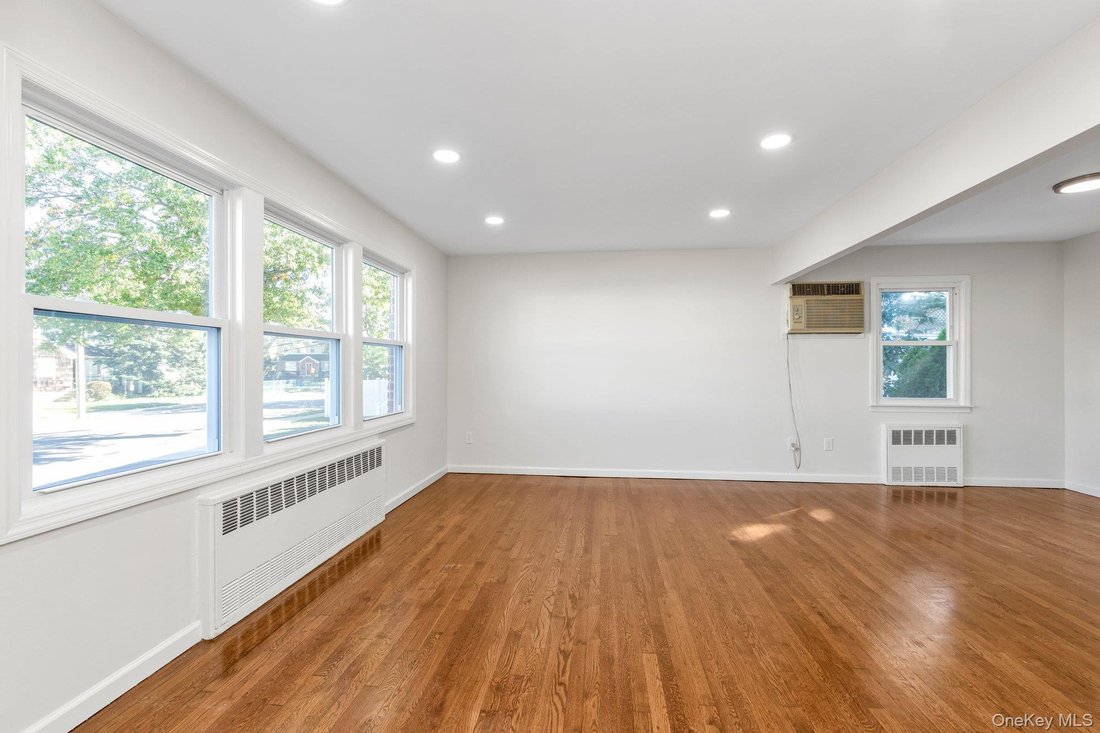 Lynbrook, New York, United States 2 - 19156072