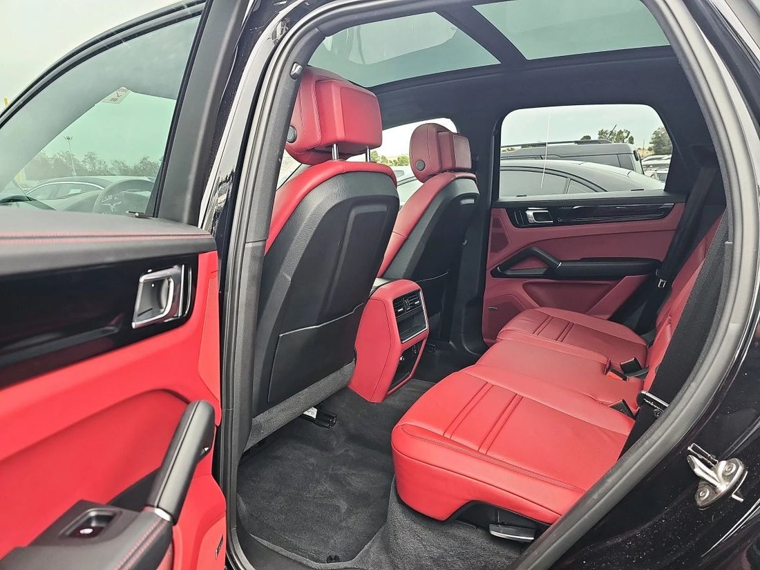 Suv in Gilroy, CA, United States 5 - 19156476
