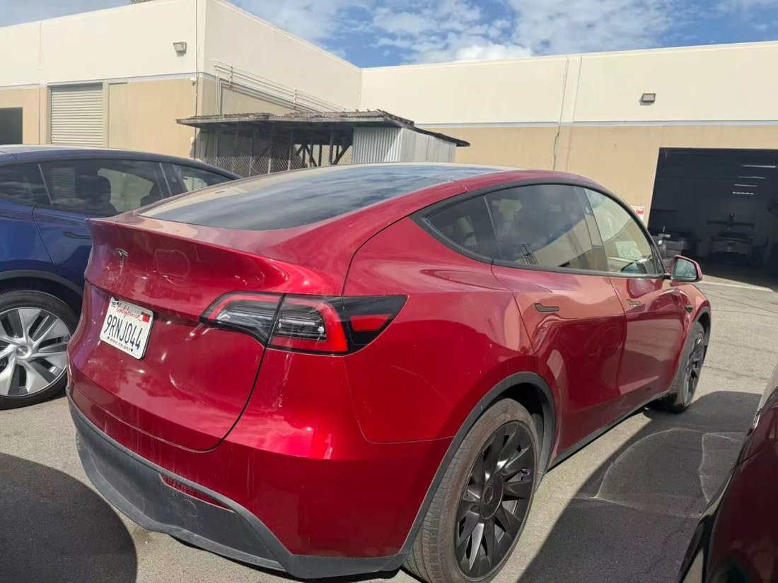 Suv in Costa Mesa, CA, United States 2 - 19156490