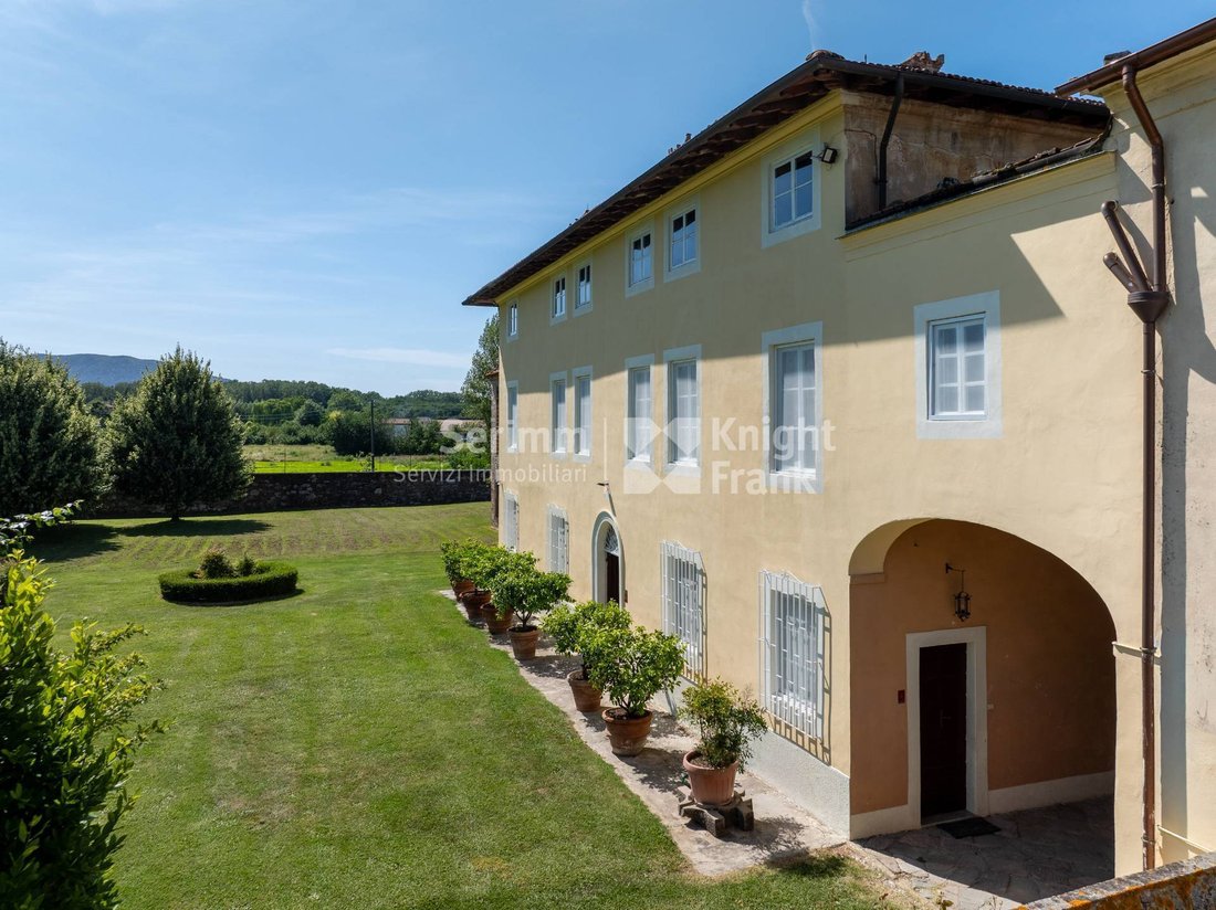 Villa in Centro, Capannori, Tuscany 3 - 19157341