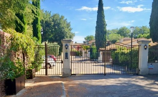 Maison à Granettes-Jauberte-Sainte Anne, Aix-en-Provence, France 1