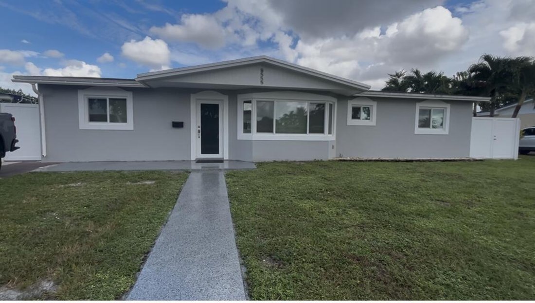 House in Hialeah, Florida, United States 1 - 19155276