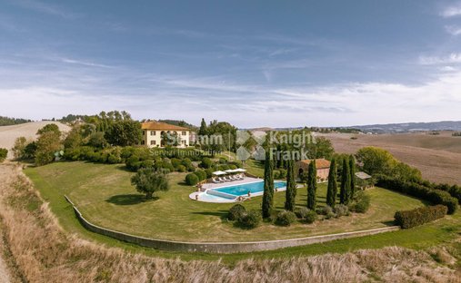 Villa in Lajatico, Tuscany, Italy 1