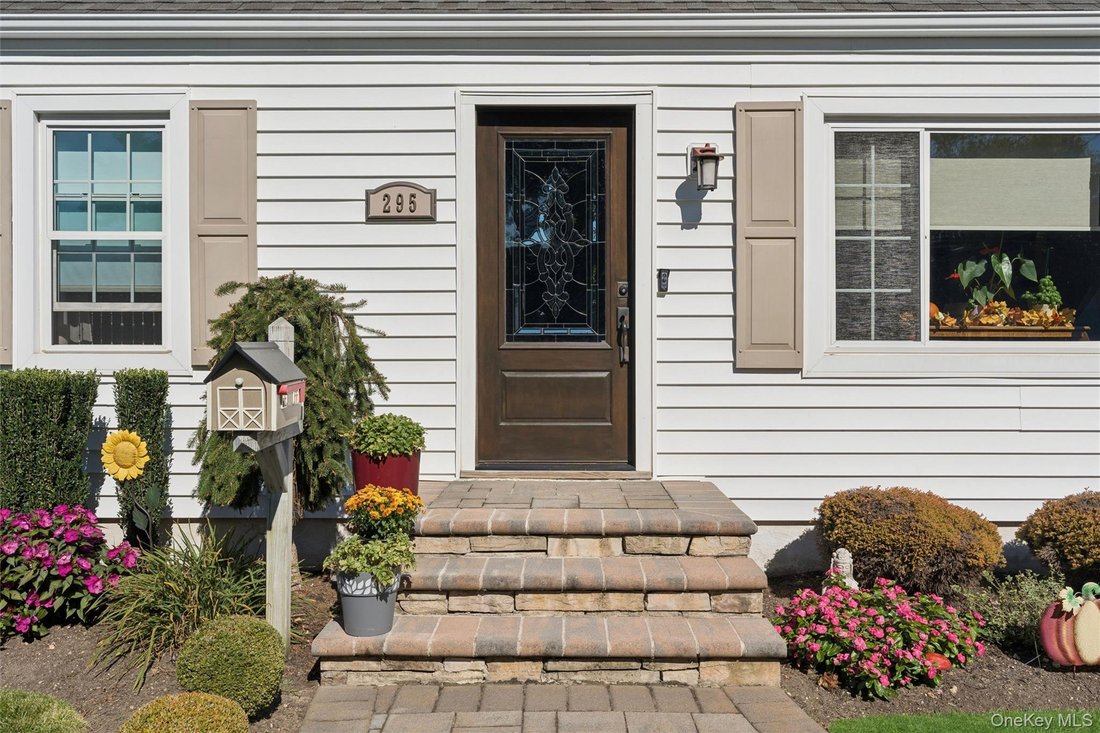House in Massapequa, New York, United States 5 - 19156136