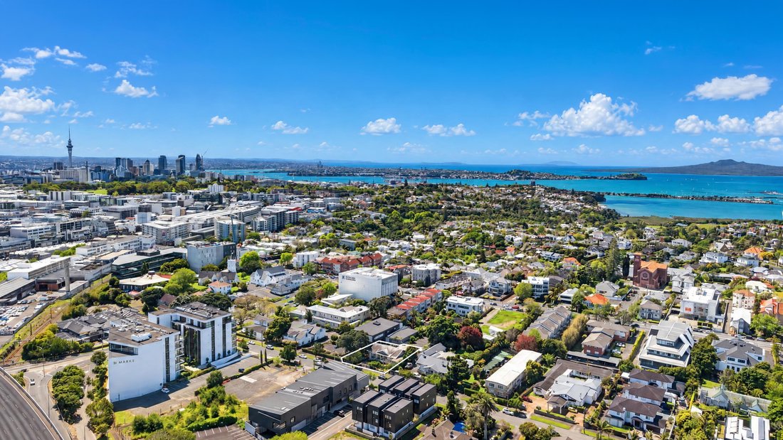 Auckland, Auckland, New Zealand 2 - 19157805