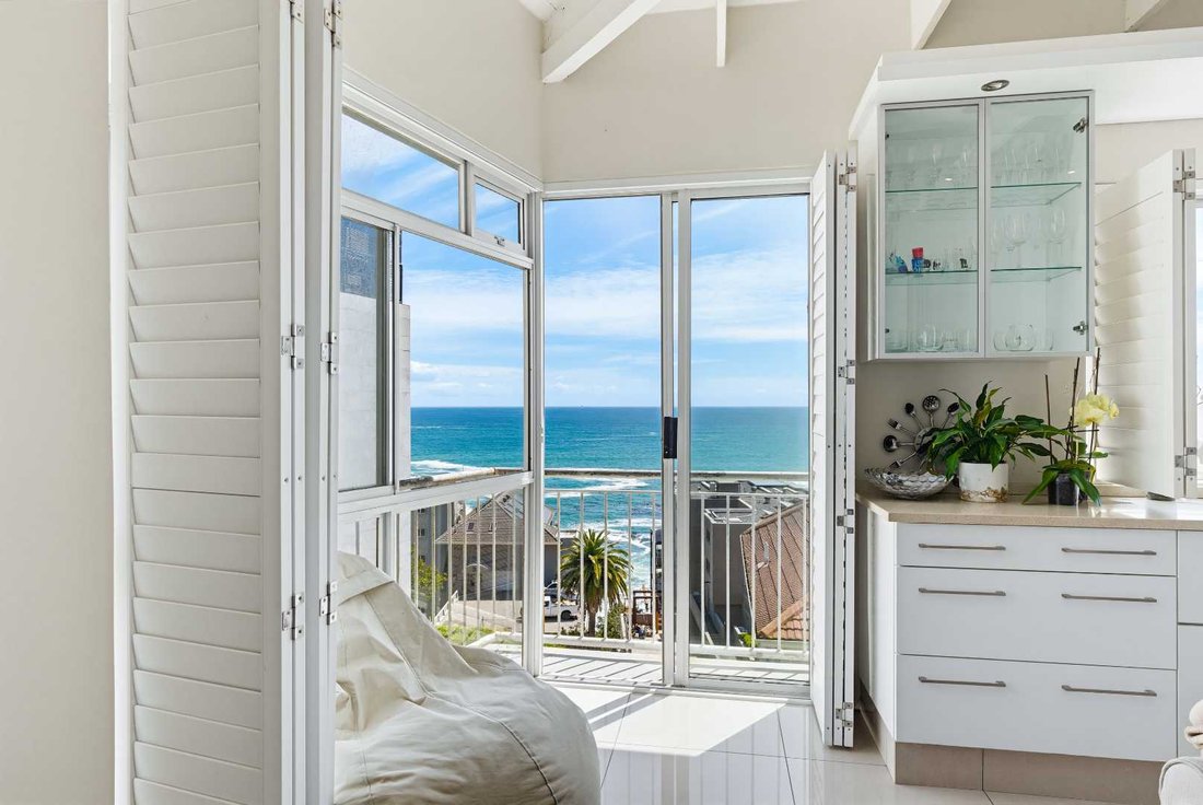 Apartment in Bantry Bay, Atlantic Seaboard, Cape Town 3 - 19158362