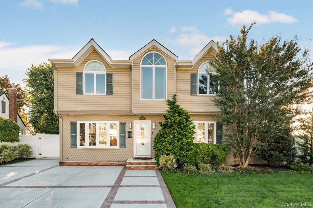 House in East Meadow, New York, United States 1 - 19158215
