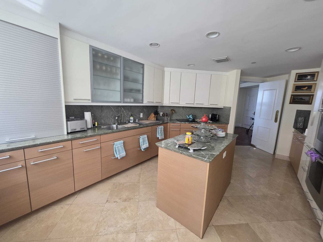Condo in Bal Harbour, Florida, United States 2 - 19157799