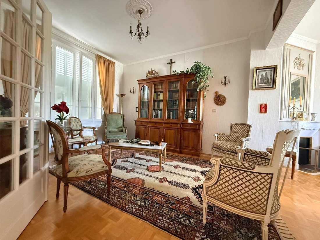 House in Compiegne, Hauts-de-France, France 2 - 19157652