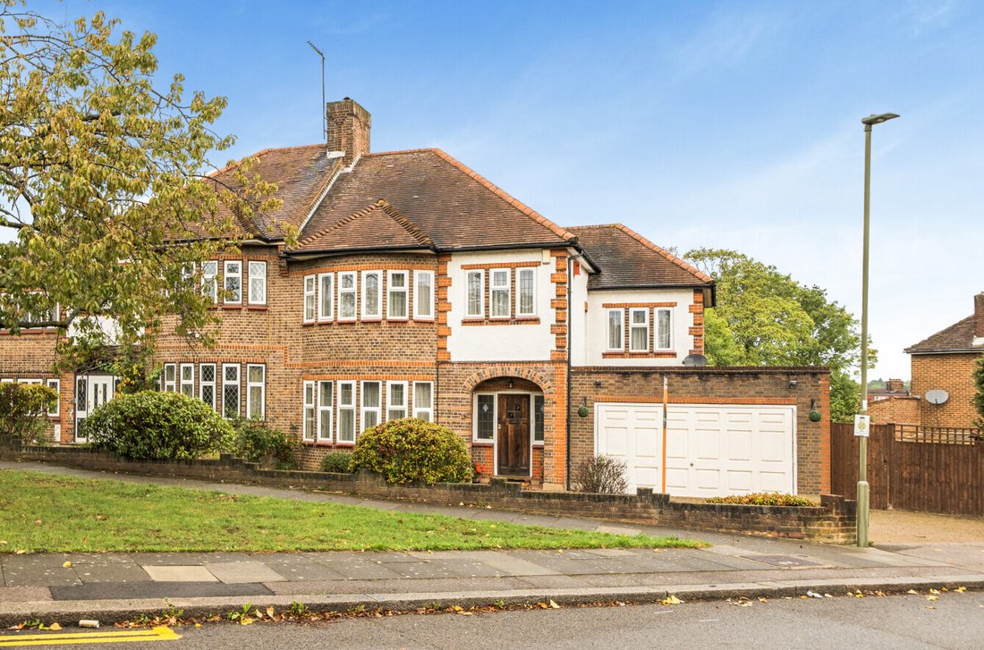House in Barnet, England 1 - 19158070