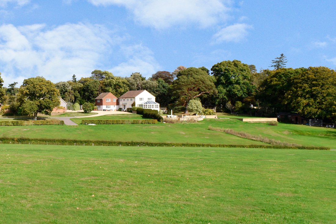 House in Sway, England 1 - 19124432