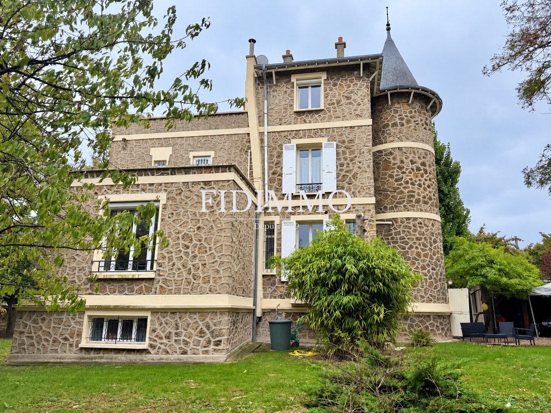 Casa en Adamville, Saint-Maur-des-Fossés, Francia 1 - 19157650