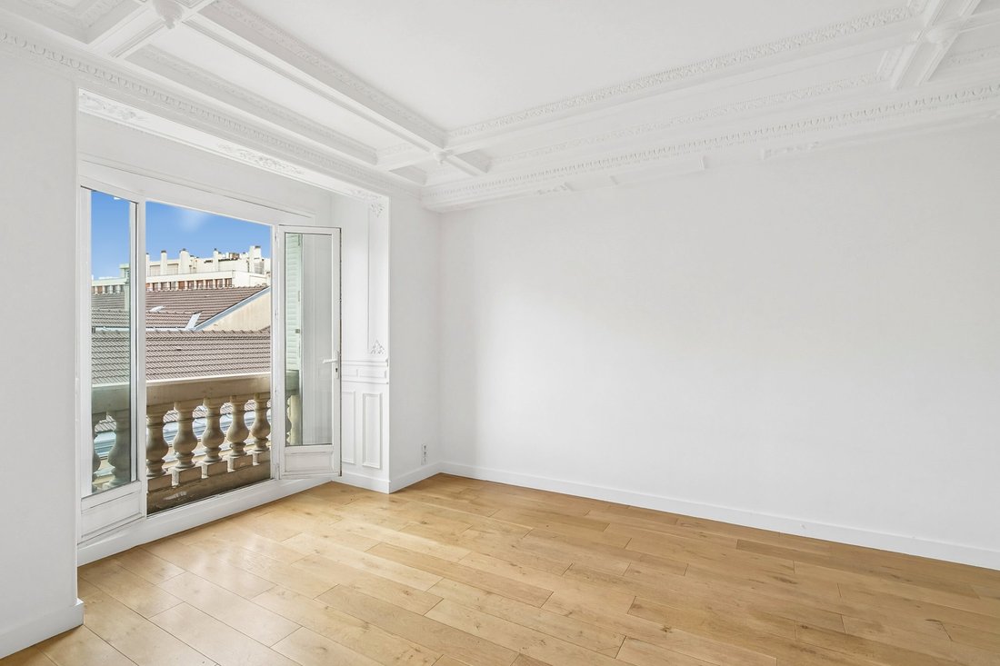 Apartment in La Fourche-Guy Môquet, Paris 17e Arrondissement, Paris 2 - 19158780