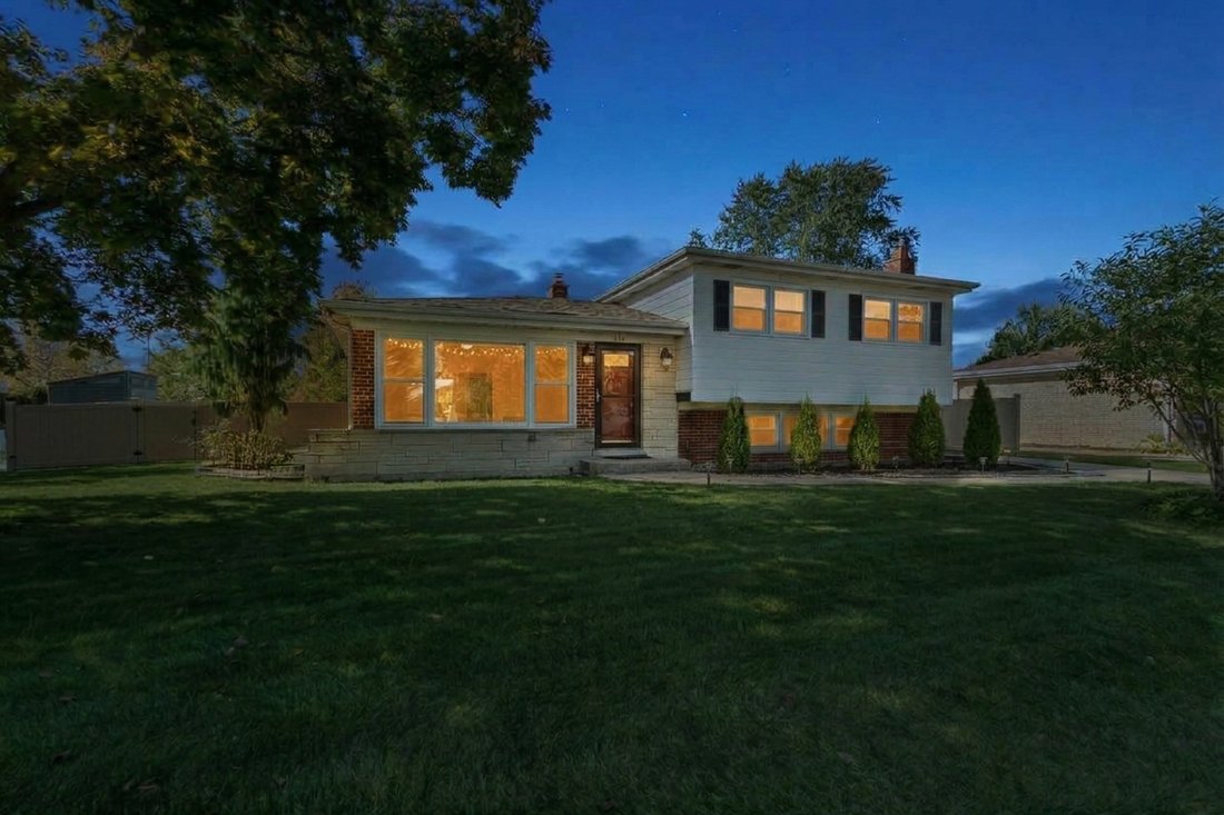 House in Mount Prospect, Illinois, United States 2 - 19158977