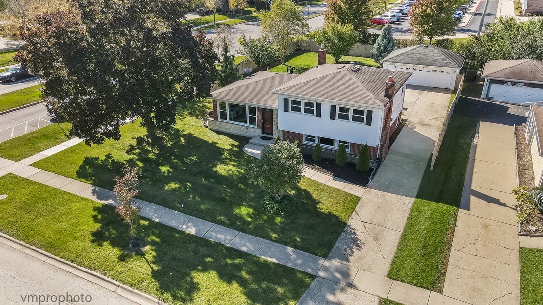 House in Mount Prospect, Illinois, United States 3 - 19158977